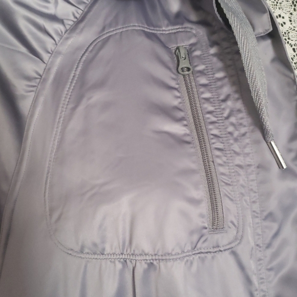 Lululemon wanderful Capelet - Picture 11 of 13